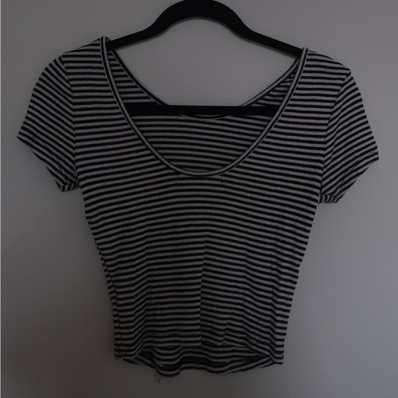 Brandy Melville Women's Crop-top - Picture 2 of 3